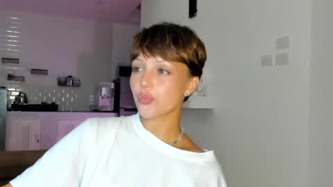 Snapshot of jennifer_clyde chatting on June 19, 2026, 3:27 pm Jenifer Clyde online show from June 19, 2026, 3:27 pm