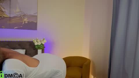 Jennifer hayess online show from December 18, 2025, 1:33 am