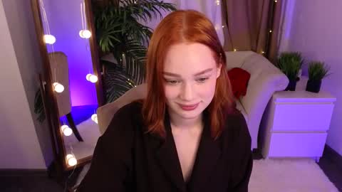 Snapshot of jennifer_shy_ chatting on October 4, 2025, 1:53 pm Jennifer online show from October 4, 2025, 1:53 pm