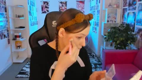 jenniferkiim online show from February 21, 2026, 8:59 am