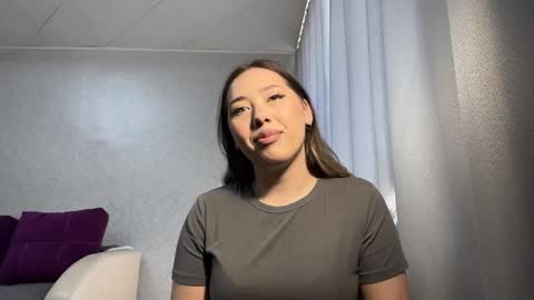 Mia online show from April 23, 2026, 6:03 am