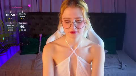 Snapshot of jenny_bunny_ chatting on March 7, 2025, 7:41 am jenny_bunny_ online show from March 7, 2025, 7:41 am