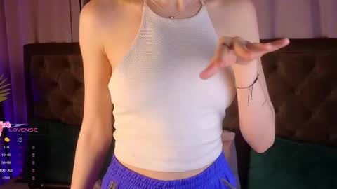 Snapshot of jenny_bunny_ chatting on March 10, 2025, 7:32 am jenny_bunny_ online show from March 10, 2025, 7:32 am