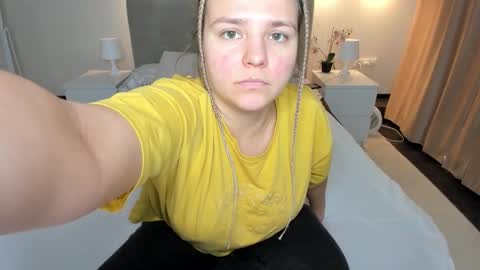 Jenny online show from October 28, 2025, 1:42 am