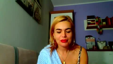 Snapshot of jenny_play1 chatting on December 8, 2024, 11:35 am Jenny online show from December 8, 2024, 11:35 am