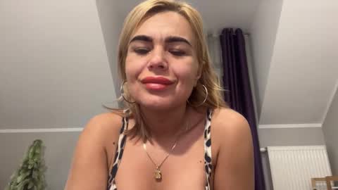 Snapshot of jenny_play1 chatting on January 16, 2025, 9:05 am Jenny online show from January 16, 2025, 9:05 am