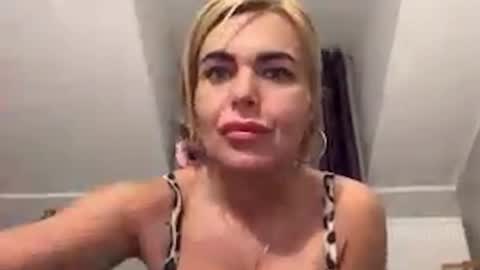 Snapshot of jenny_play1 chatting on January 16, 2025, 12:42 pm Jenny online show from January 16, 2025, 12:42 pm