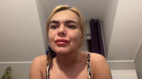 Snapshot of jenny_play1 chatting on January 22, 2025, 8:40 am Jenny online show from January 22, 2025, 8:40 am