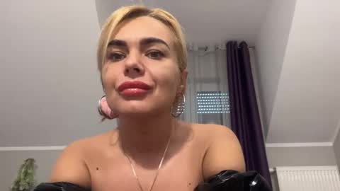 Snapshot of jenny_play1 chatting on January 23, 2025, 8:36 am Jenny online show from January 23, 2025, 8:36 am