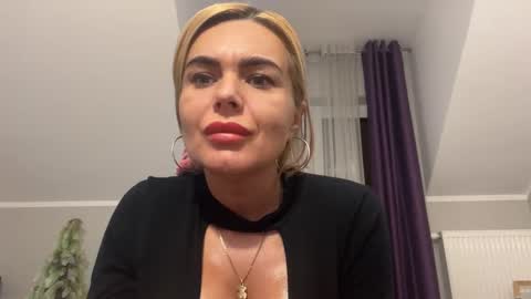 Snapshot of jenny_play1 chatting on February 3, 2025, 11:09 am Jenny online show from February 3, 2025, 11:09 am