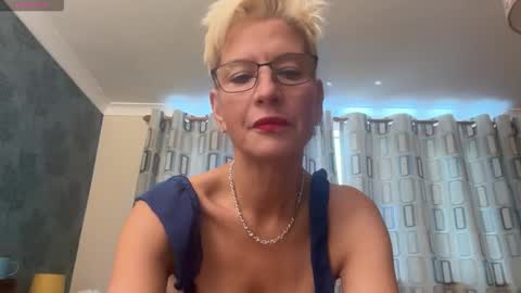 Snapshot of jennyhazel69 chatting on October 19, 2025, 8:37 am JennyHazel online show from October 19, 2025, 8:37 am
