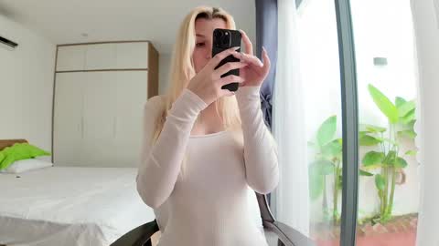 Jen  online show from February 28, 2025, 6:32 am