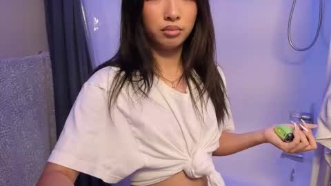 Snapshot of jennytran07 chatting on April 10, 2026, 11:53 pm Jenny Tran online show from April 10, 2026, 11:53 pm