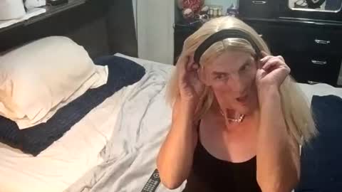 jennywomacks online show from August 3, 2026, 1:37 am