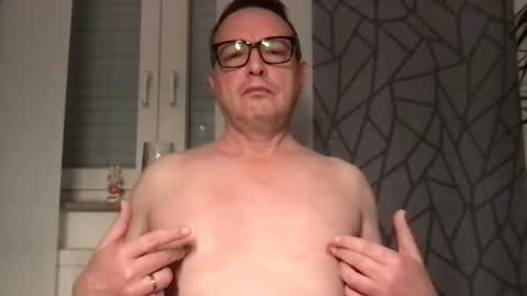 jens1975 online show from November 9, 2025, 6:23 am