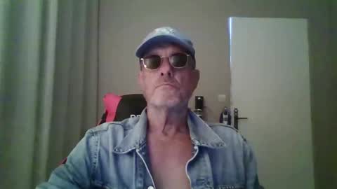 Snapshot of jerflor chatting on November 17, 2025, 12:22 pm jerflor online show from November 17, 2025, 12:22 pm