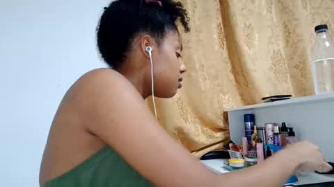 Snapshot of jerricavalladores chatting on March 1, 2026, 10:01 pm Bella online show from March 1, 2026, 10:01 pm