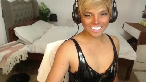 jesie_hot69 online show from February 24, 2025, 1:21 pm