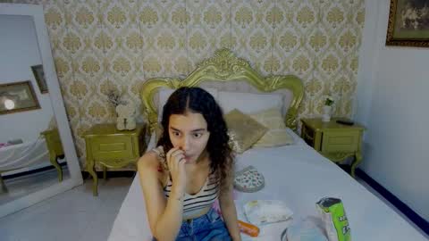 jessb_ online show from November 4, 2025, 7:13 pm