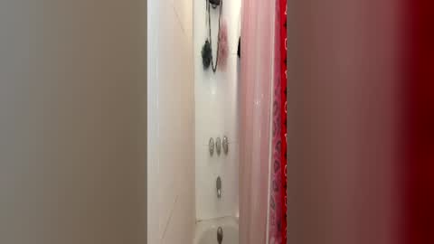 Hungjessy online show from June 15, 2026, 7:16 pm