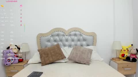 jessica  cortes online show from October 15, 2025, 3:50 am