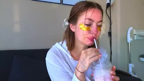 Jessy online show from December 2, 2025, 2:17 am