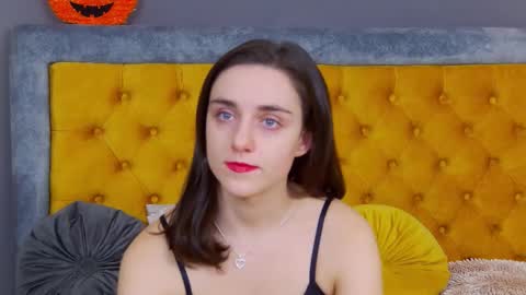 Jessica White online show from November 17, 2025, 5:02 am