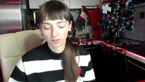 jessicaforris online show from December 11, 2024, 7:31 am