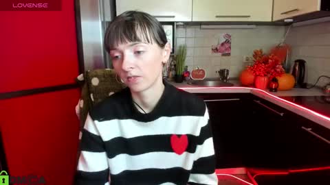 jessicaforris online show from November 12, 2025, 8:04 am