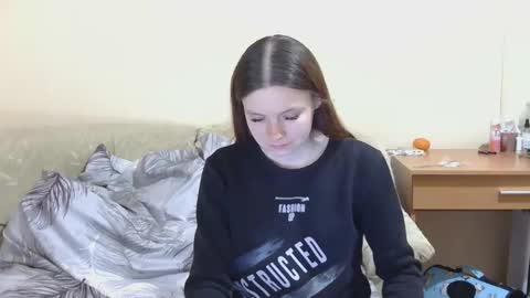 jessicaholland1 online show from April 28, 2026, 6:35 pm