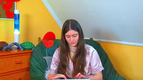 Snapshot of jessicajewells45 chatting on February 15, 2026, 8:02 am Jessica online show from February 15, 2026, 8:02 am