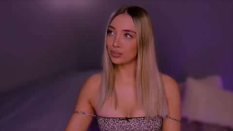 jessiellle online show from October 14, 2025, 6:03 am