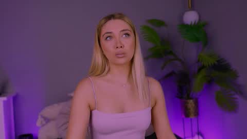 jessiellle online show from November 4, 2025, 6:45 am