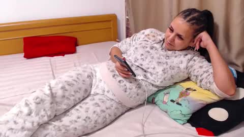 jessiestar3 online show from November 9, 2025, 6:44 am