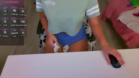 Jessi online show from November 12, 2025, 1:44 pm