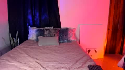 Snapshot of jessiicarabbit chatting on March 12, 2025, 7:35 am Jessica online show from March 12, 2025, 7:35 am