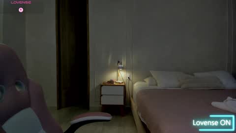    online show from December 14, 2025, 11:15 am