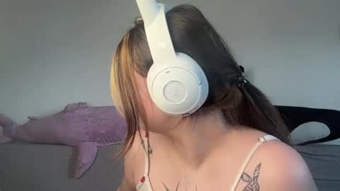 jessluck_1 online show from June 10, 2026, 8:35 am