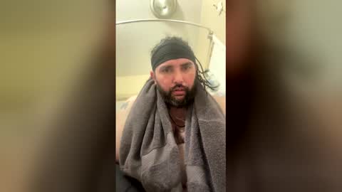 jetzfo0 online show from April 15, 2026, 12:23 pm