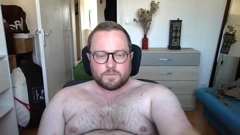 jeuneloup92 online show from October 17, 2025, 3:14 pm