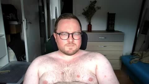 jeuneloup92 online show from May 4, 2026, 4:14 pm