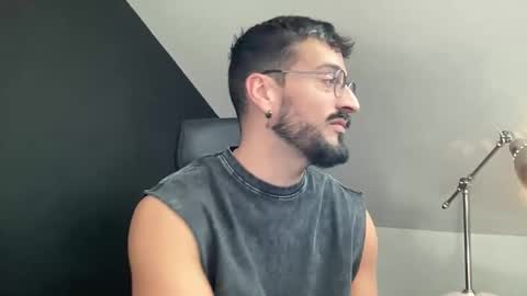 Snapshot of jeunemek00779042 chatting on February 9, 2026, 4:11 pm JEUNEMEK007 online show from February 9, 2026, 4:11 pm