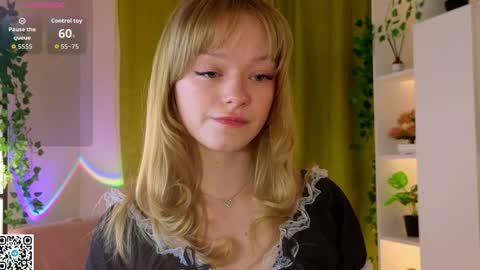 Gwen online show from April 12, 2026, 8:14 pm