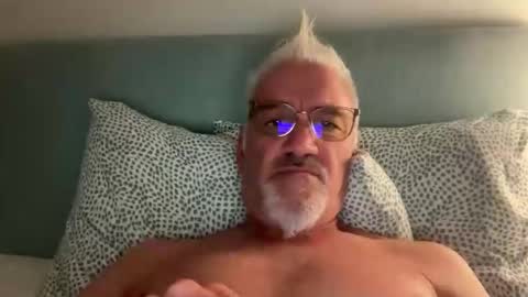 Snapshot of jewlronny chatting on October 15, 2025, 6:19 pm jewlronny online show from October 15, 2025, 6:19 pm