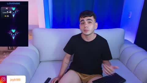 Snapshot of jey_keler chatting on October 23, 2025, 2:44 am jey keler online show from October 23, 2025, 2:44 am