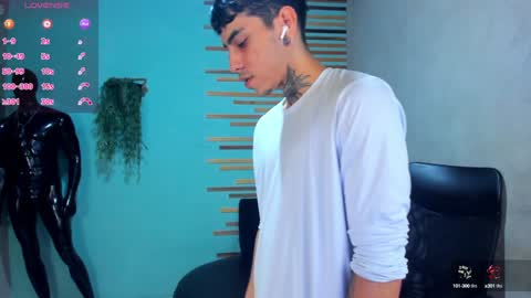 Snapshot of jharol_cardona chatting on January 15, 2025, 1:34 am Jharol online show from January 15, 2025, 1:34 am