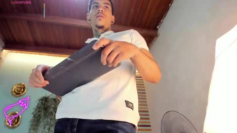 Snapshot of jharol_cardona chatting on October 12, 2025, 1:04 am Jharol online show from October 12, 2025, 1:04 am