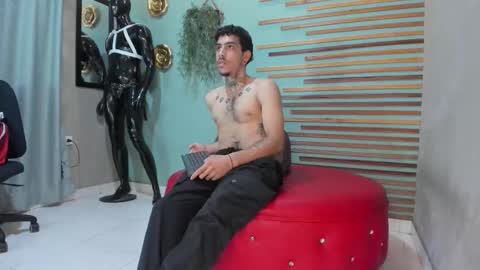 Snapshot of jharol_cardona chatting on November 8, 2025, 1:17 am Jharol online show from November 8, 2025, 1:17 am