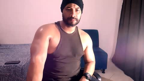 En moreno online show from November 17, 2025, 3:51 pm