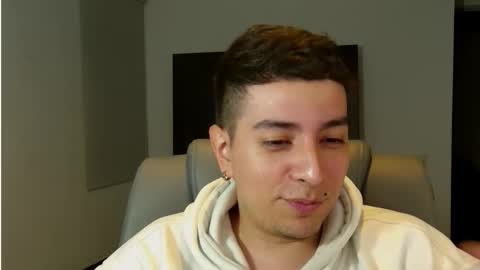 Snapshot of jhoan_saenz chatting on October 6, 2025, 5:16 am Jhoan Saenz online show from October 6, 2025, 5:16 am